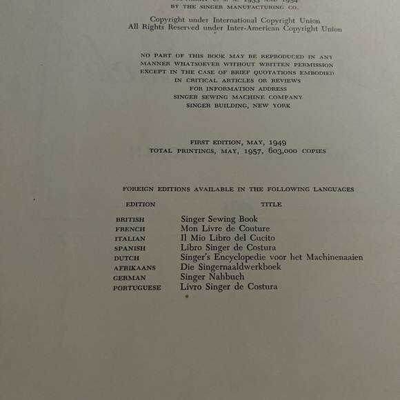 Singer sewing machine Reference sewing; 1957 - Picture 4 of 10